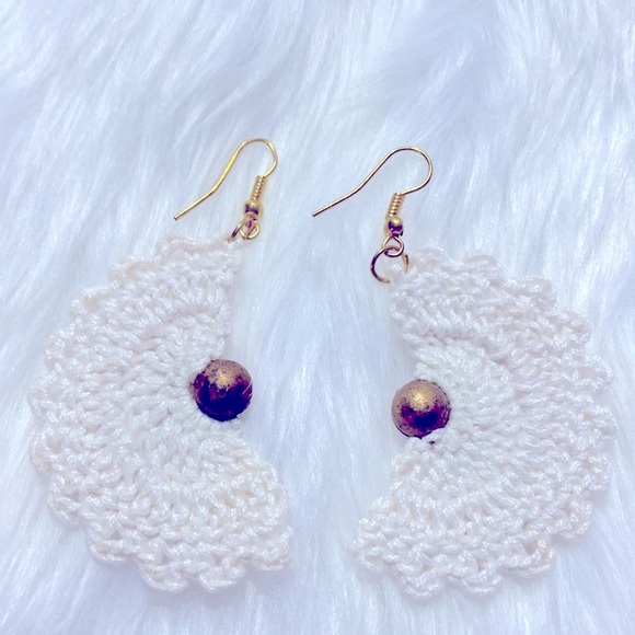 ๐๐ New Handmade Crochet Half Circle White Earrings One Of A Kind ๐๐ ! - Picture 3 of 5